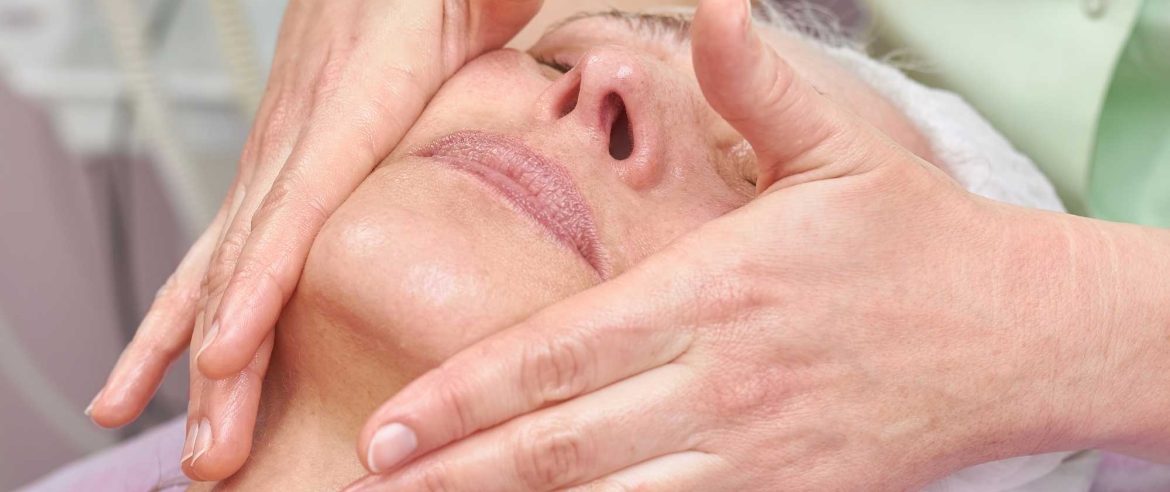 Gesichtsstraffungsmassage